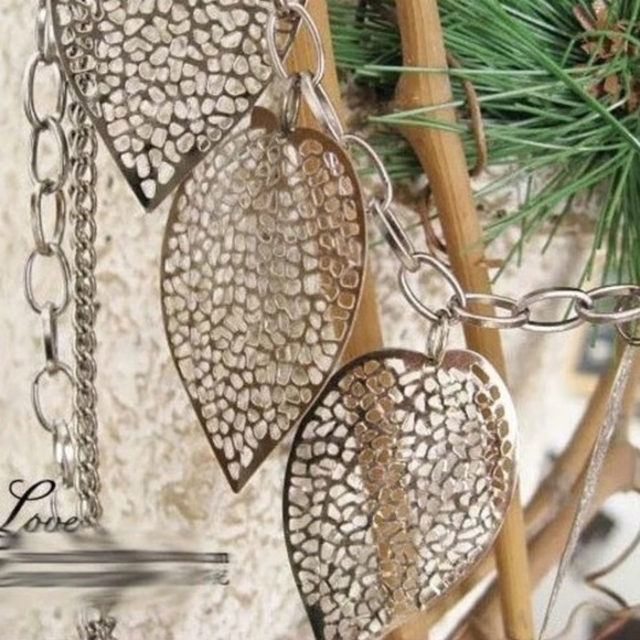 Multilayer Leaf Necklace - Picture 4 of 4